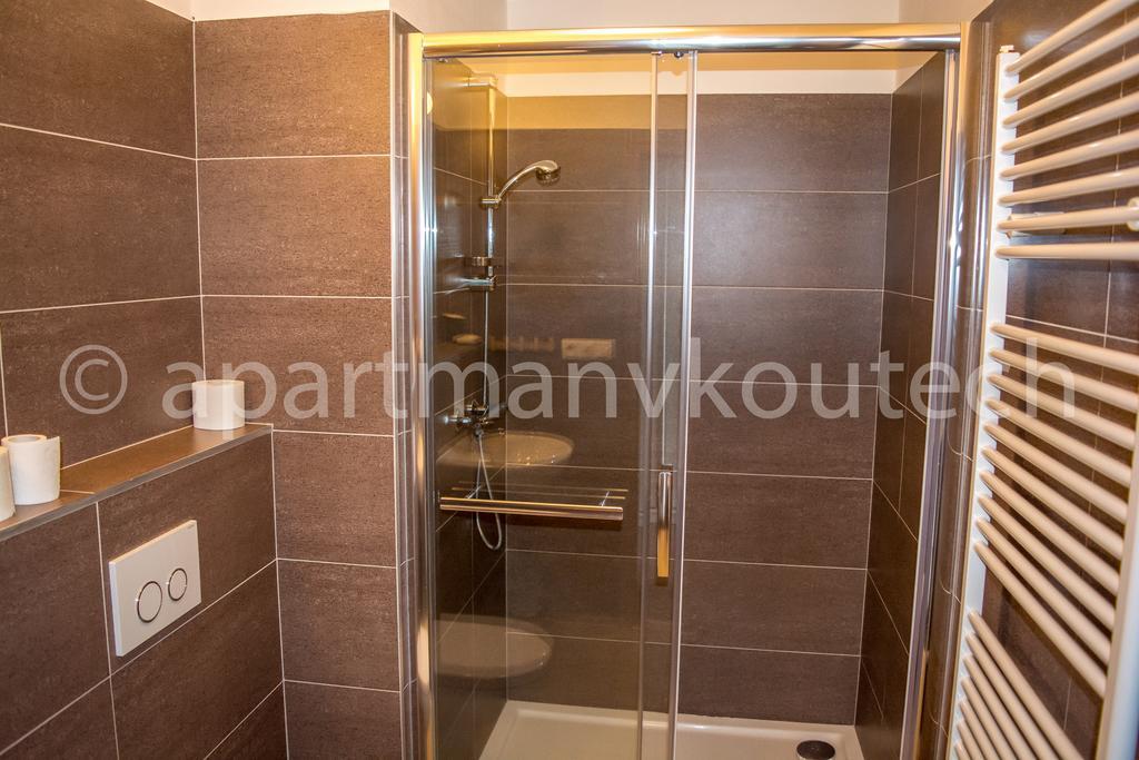 Apartman V Koutech Kouty Exteriör bild
