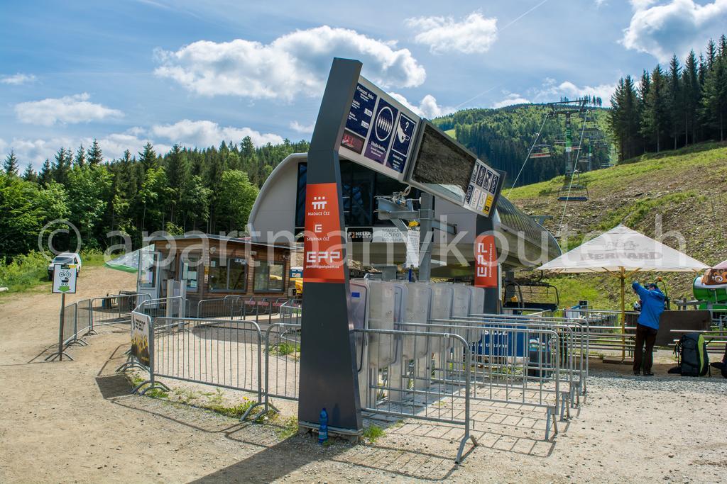 Apartman V Koutech Kouty Exteriör bild